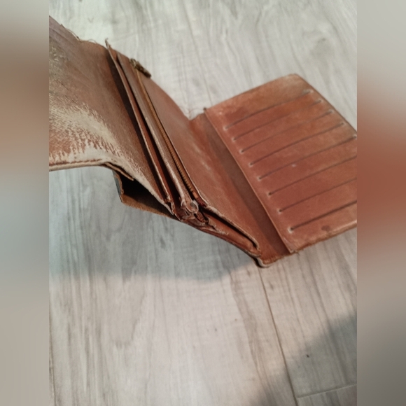 Louis Vuitton Monogram Sarah Long Trifold Wallet - Picture 8 of 14